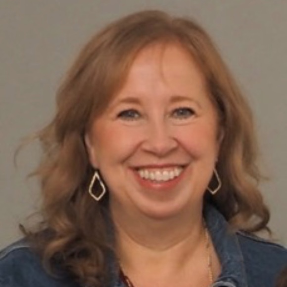 Meet your Posher, Kristen - Picture 1 of 1
